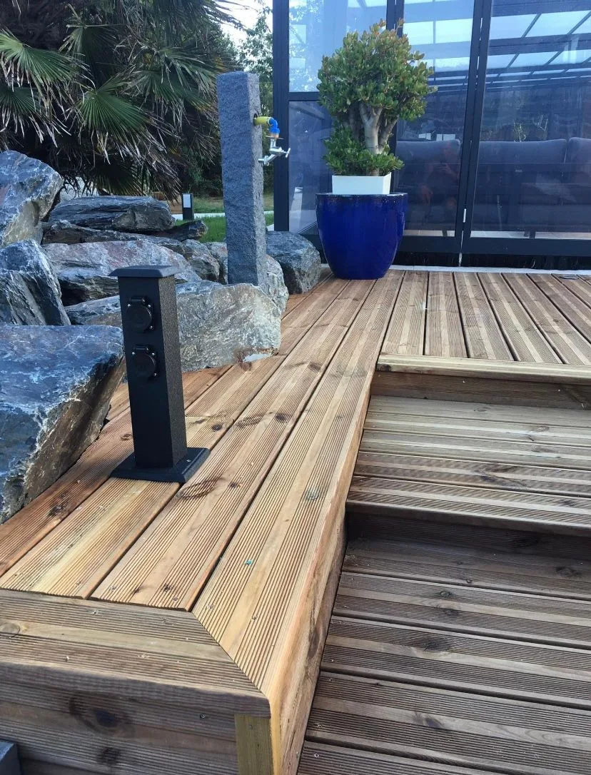 Borne électrique extérieure sur terrasse — installation AVP
